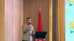 Kabid Humas Polda Kepri Kombes Pol. Zahwani Pandra Arsyad memberikan arahan dalam Rakernis Bidhumas Polda Kepri di Kota Batam, Kepri, Rabu (11/6/2025). (ANTARA/Laily Rahmawaty)