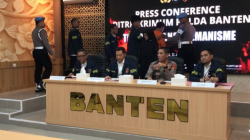 Konferensi pers ungkap kasus pemerasan Ketua LSM MPL terhadap pengelola limbah industri di Mapolda Banten, Kota Serang, Rabu (11/6/2025). (ANTARA/Devi Nindy)