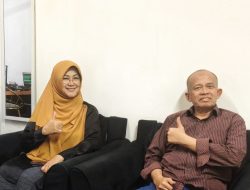 Kompak dengan Beathor Suryadi, Dokter Tifa Blak-blakan Soal Ijazah Jokowi hingga Pembakar Pasar Pramuka