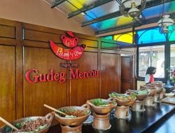 Gudeg Mercon Bu Prih: Sensasi Pedas yang Bikin Nagih di Tengah Modernitas PIK2