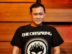 Denny Siregar Sindir Korupsi Masjid Karanganyar: Di Negara Ini yang Haram Cuma Babi