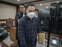 Kritik Ucapan Jaksa Azam ‘8 Miliar adalah Rezeki’ ke Istri, Tere Liye: Kalian Mikir Nggak Sih?