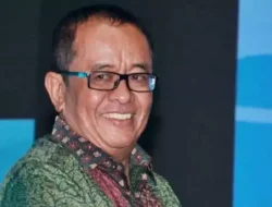 Bandingkan Outfit Pengacara Jokowi dan Roy Suryo Cs, Said Didu: Kostum Pejuang Rp100 Ribu, Kostum Penjilat Rp100 Juta