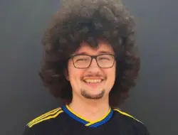 Satu Kemenangan Lagi untuk Manchester United, Menuju Potong Rambut Frank llett